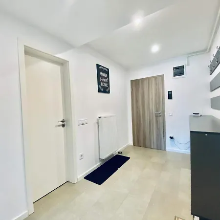 Апартаменти Apartament Roman